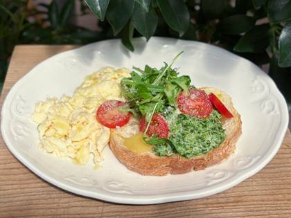 Toast with scrambled eggs and sautéed spinach
