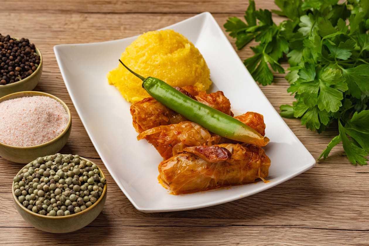 Sarmale de Porc cu mamaliga si ardei iute