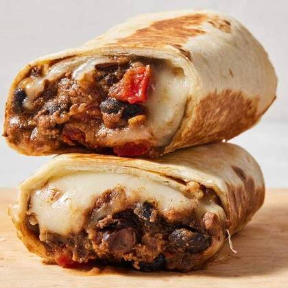 Burrito cu Bacon (410g) Cartofi 100g Bautura