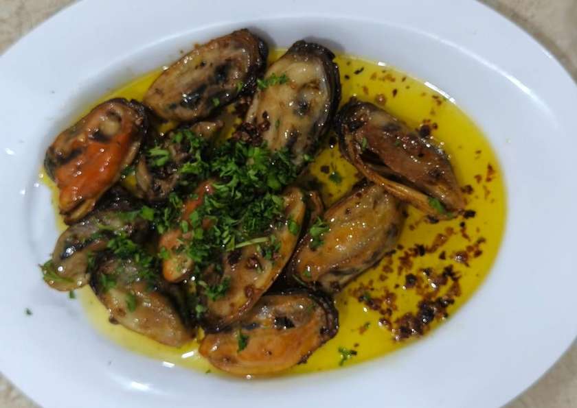 Black sea style mussels, garlic butter