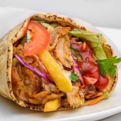 Shaorma de Pui cu Cheddar Či Bacon (450g) Cartofi 100g Bautura