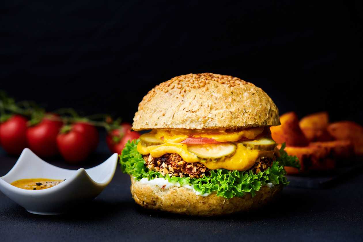 The Signature House Cheeseburger with  sweet smoke chill sauce and baked potatoes 465 gr