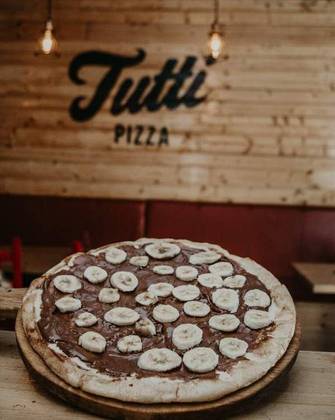 Chocolate and Banana Pizza
