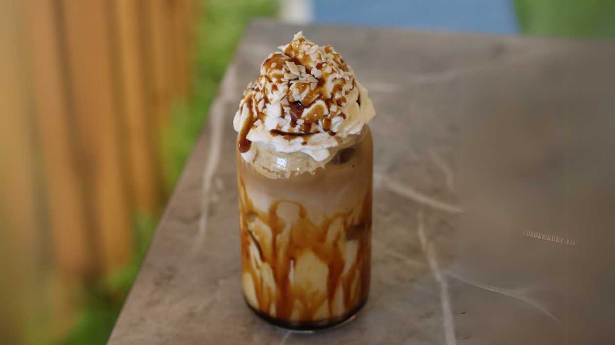 Iced White Chocolate Caramel Macchiato