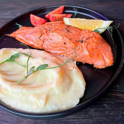 Salmon Steak with Mashed Potatoes