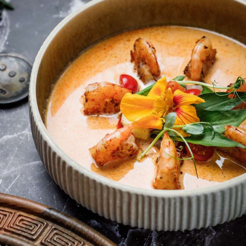 КРЕВЕТКИ З ЧЕРВОНИМ КАРІ ТА ОВОЧАМИ (310г)