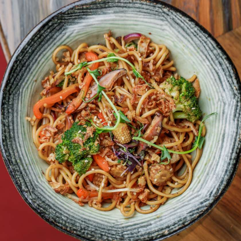 ЛОКШИНА З ОВОЧАМИ (320/10г)