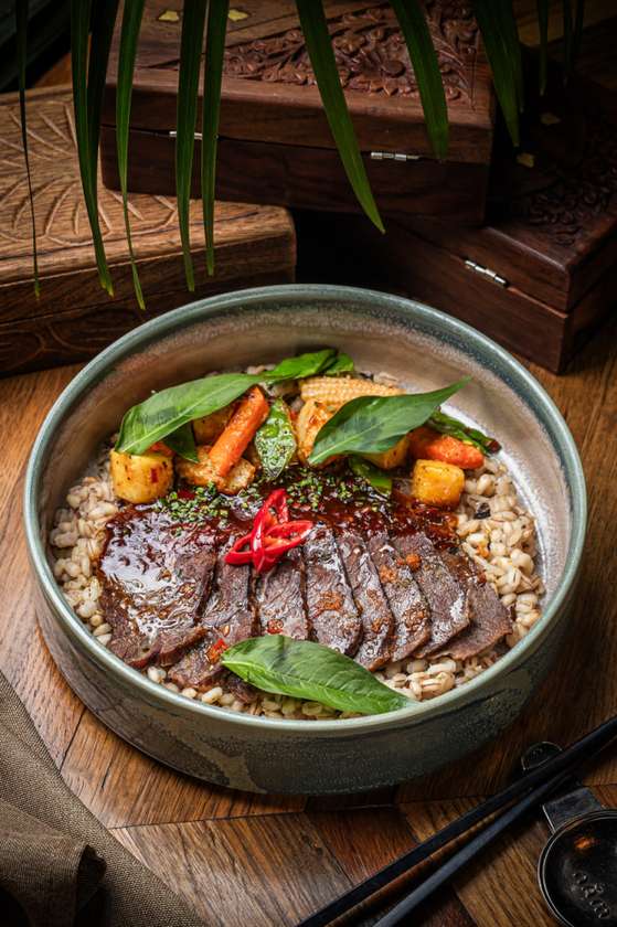 ПЕРЛОВА КАША З ЯЛОВИЧИМИ ЩОКАМИ (330г)