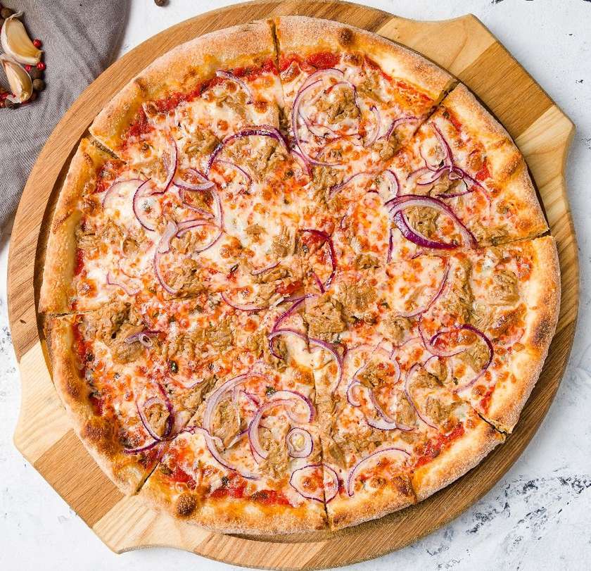 Tuna pizza