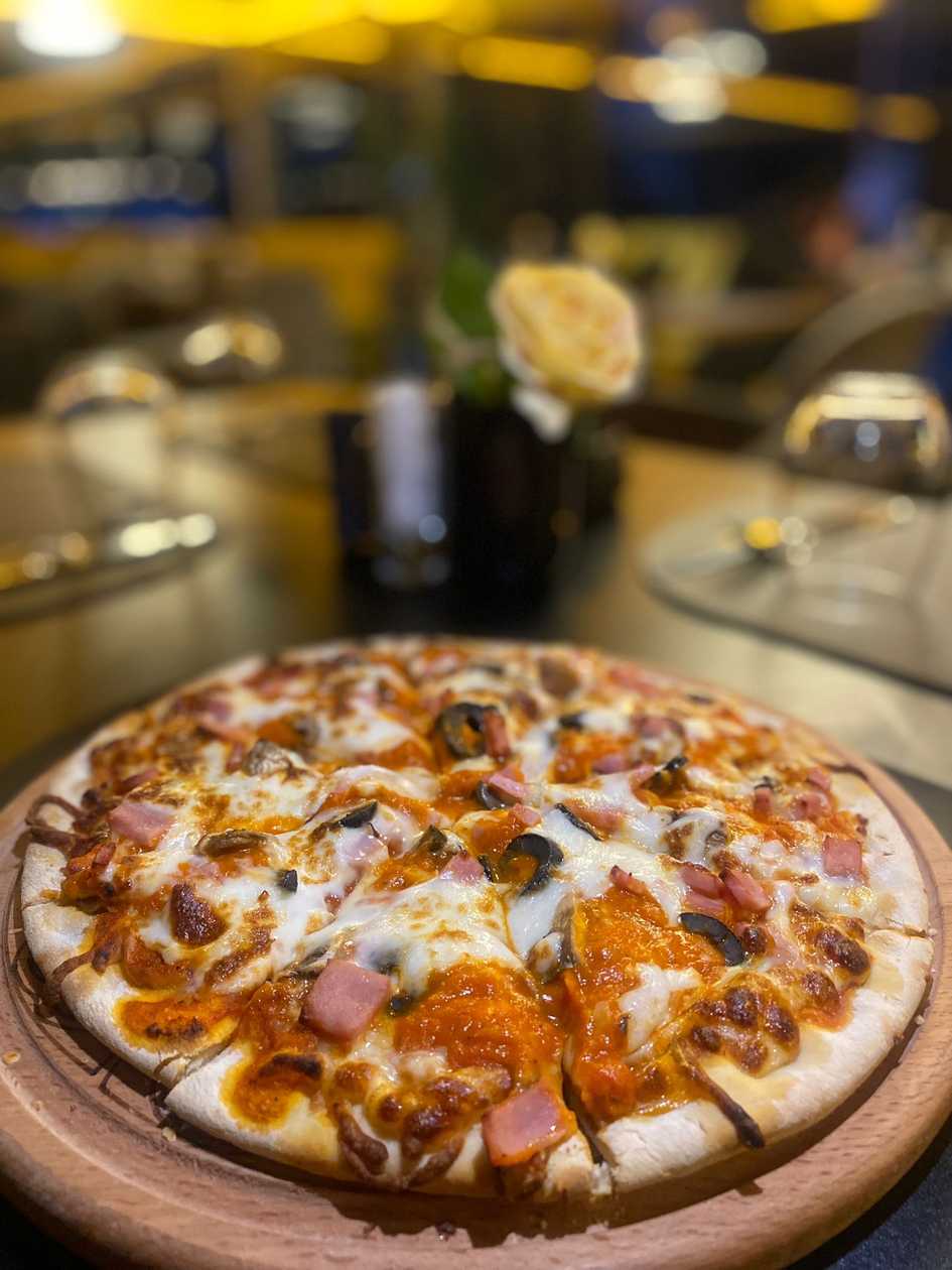 PIZZA QUATTRO  STAGIONI .