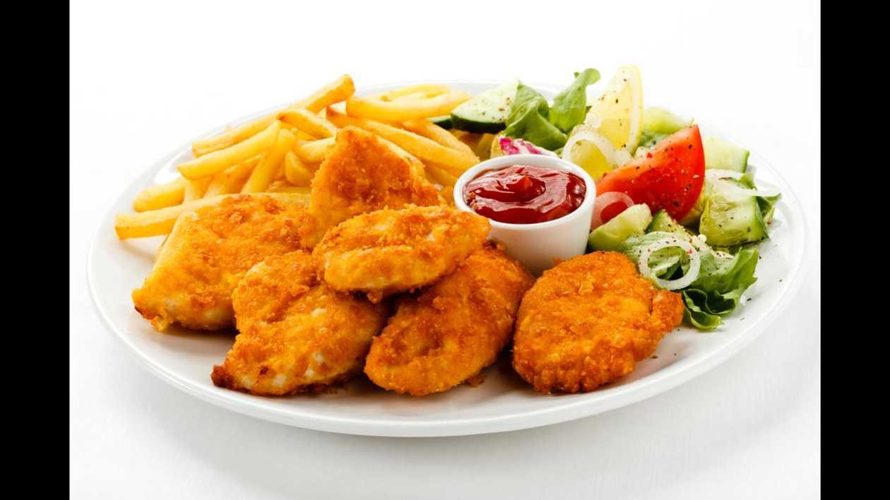 Chicken nuggets + french fries