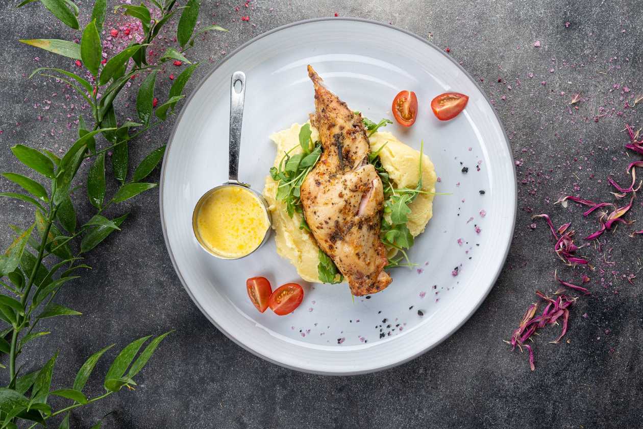 Rabbit confit with mashed potatoes and Chardonnay sauce