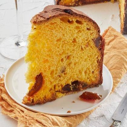 Piece of Italian panettone - Colomba classic Filippi