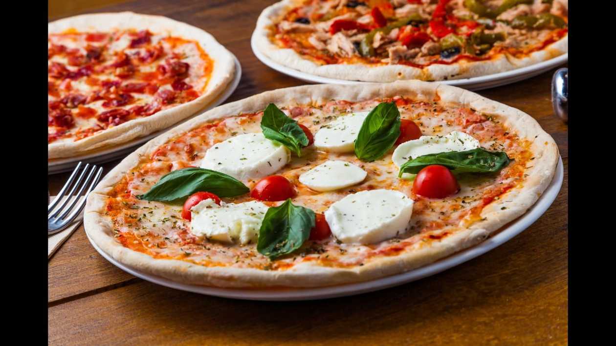 Mozzarella pizza