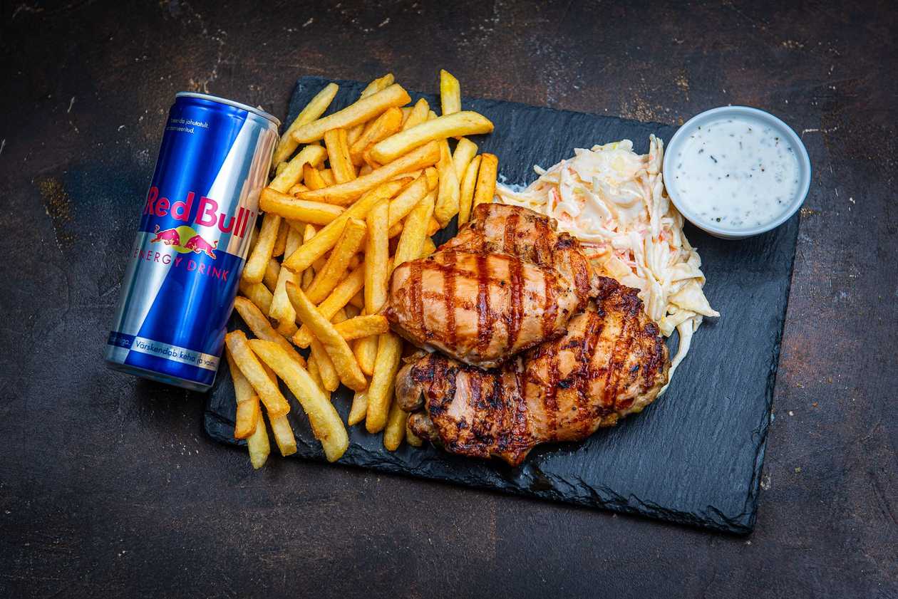 Grillitud kana + friikartulid + Red Bull