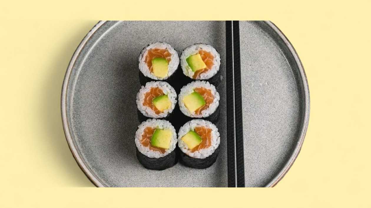 Salmon Avocado Maki