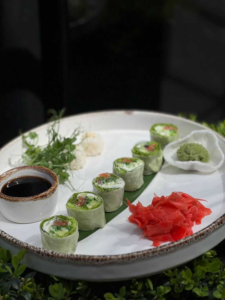 Vietnamese Roll with Salmon and Delicate Sauce