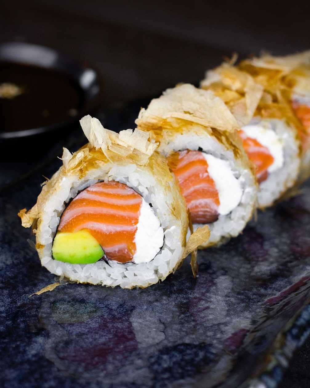 Bonito Salmon Roll