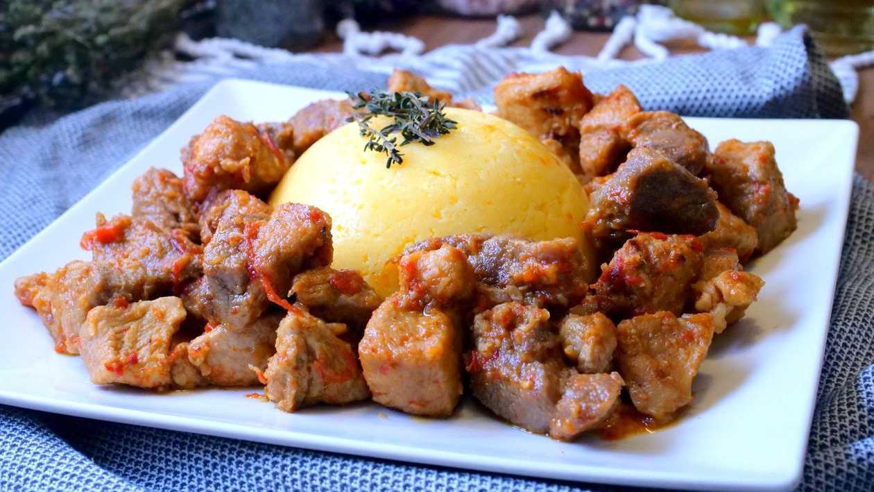 Pomana porcului cu mamaliguta