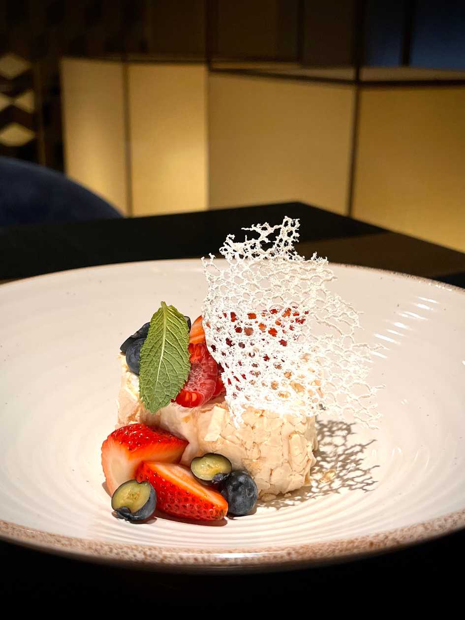 Meringue Cake with Fresh Berries