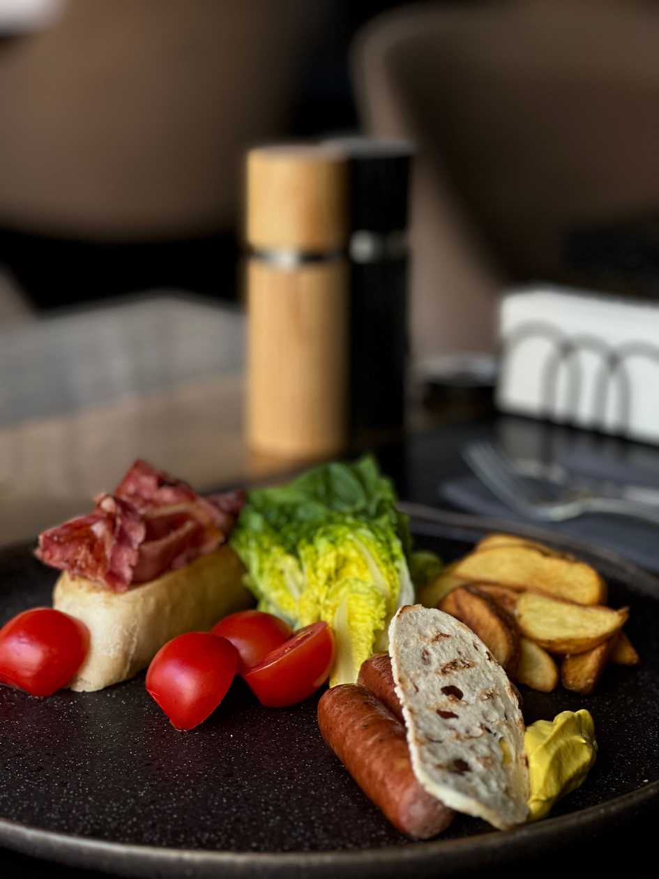Grilled Sausages with Potato Wedges