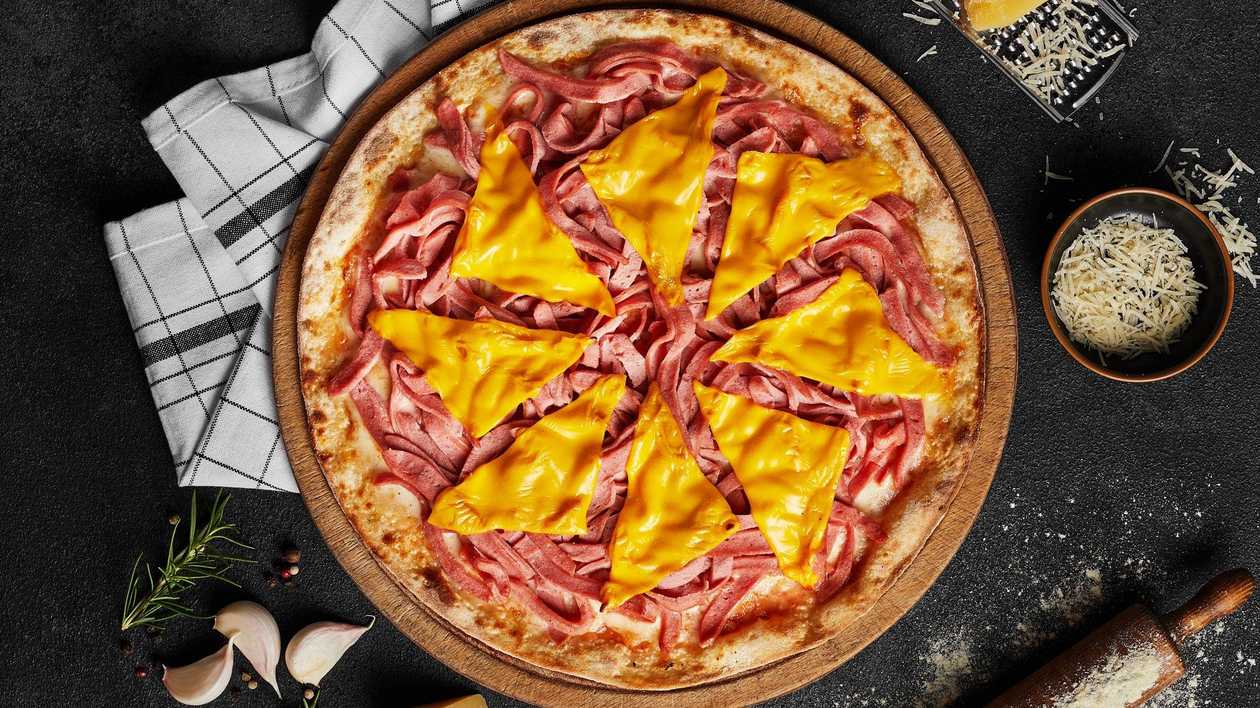 Super Sosiskalı Pizza
