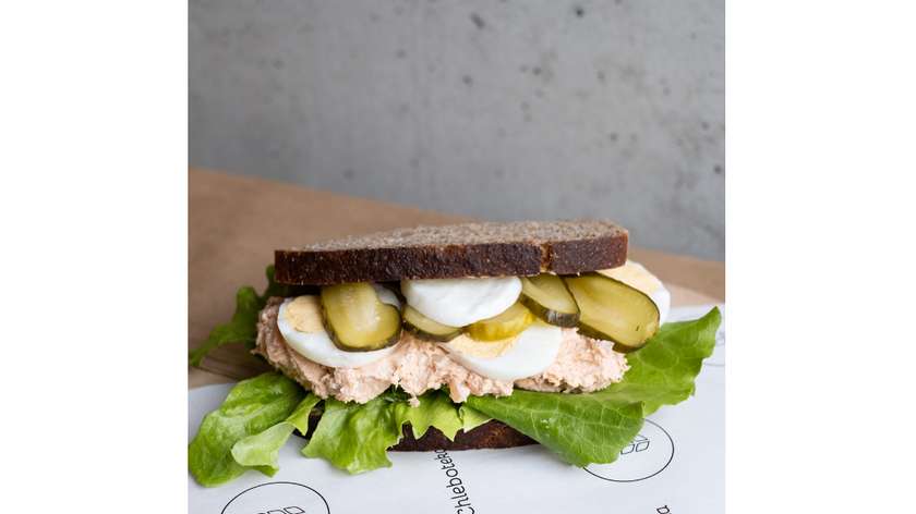 Kanapka z pastą z makreli