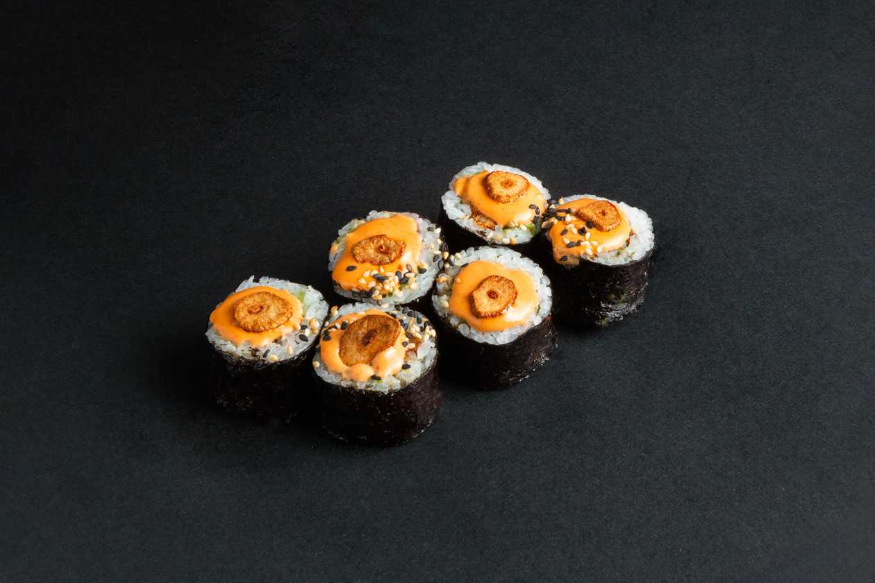 Crispy Garlic Eel Futomaki Roll