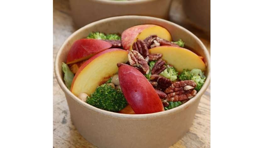 Sałatka z batatem i orzechami