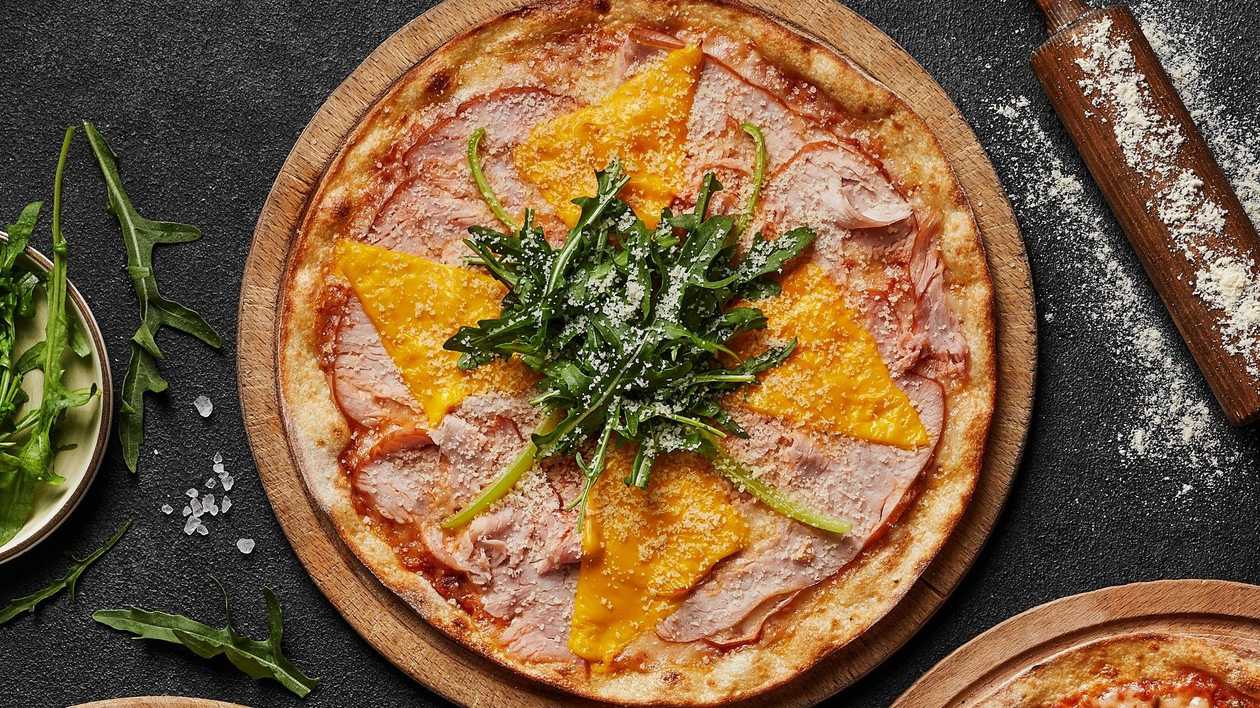Pizza Hisə Verilmiş Hinduşka