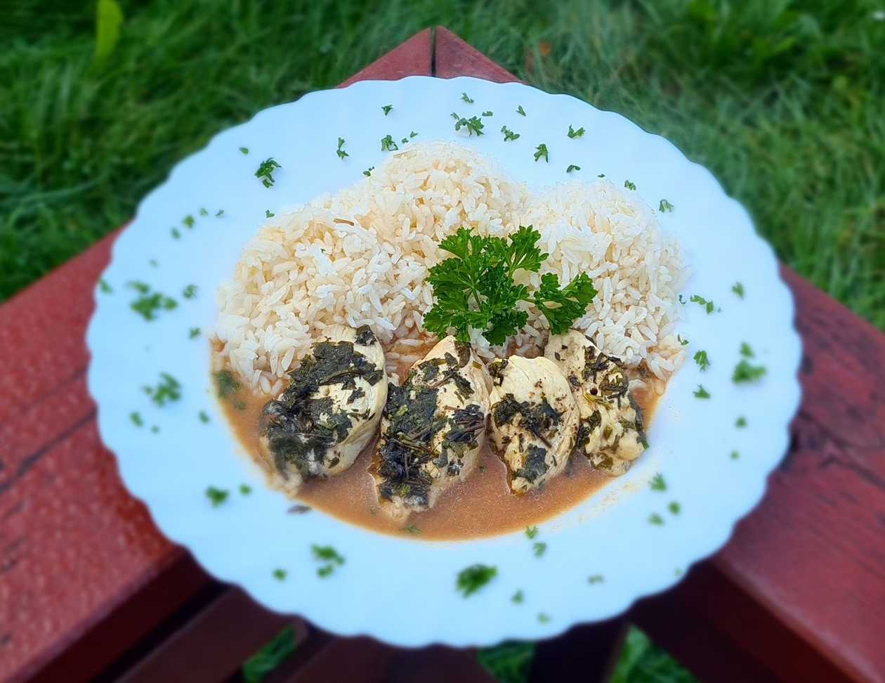 Kuřecí medailonky na čerstvých bylinkách, příloha