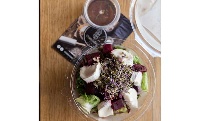 Sałatka z burakiem i kozim serem