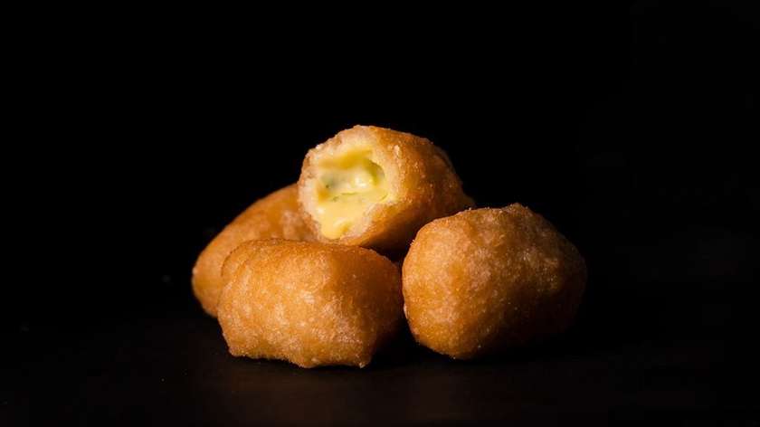 Nuggetsy serowe z papryczką jalapeño