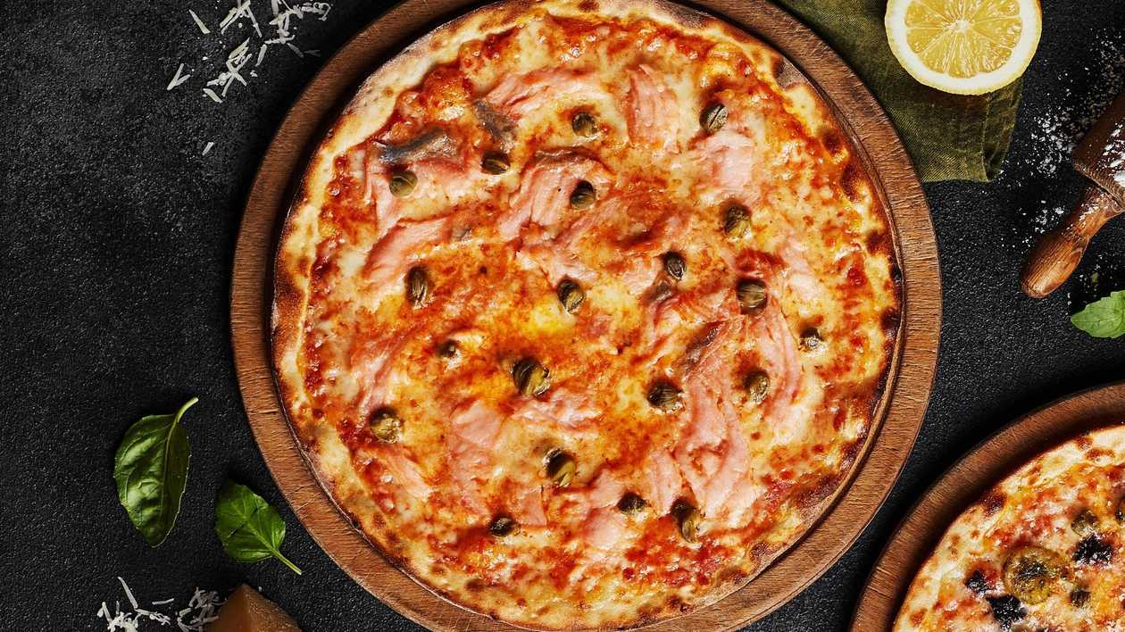Pizza Hisə Verilmiş Somon