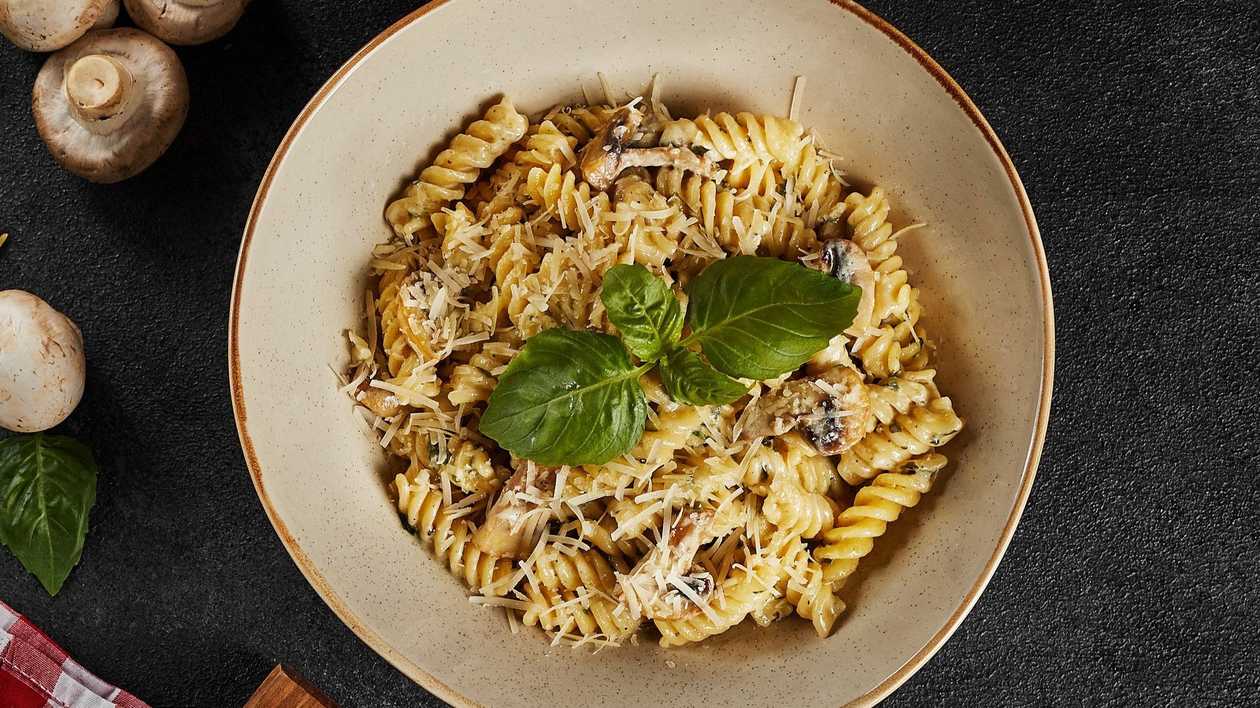 Göbələk və Qaymaqlı Fusilli