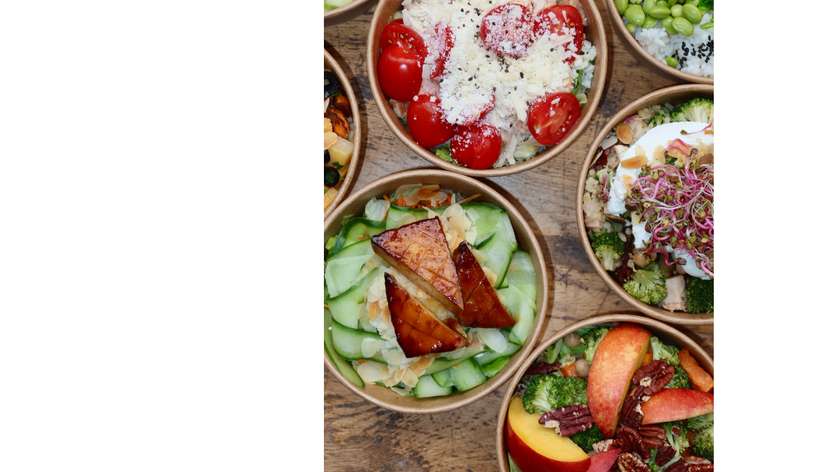 Sałatka z jajkiem sadzonym