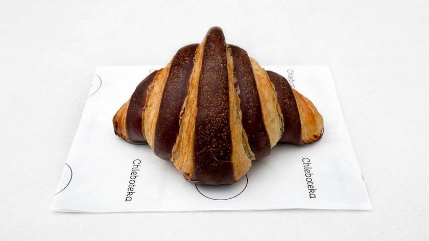 croissant with nutella