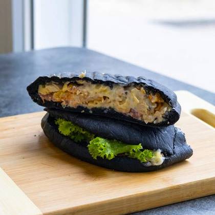 Піта Сирна з яловичиною (чорна)