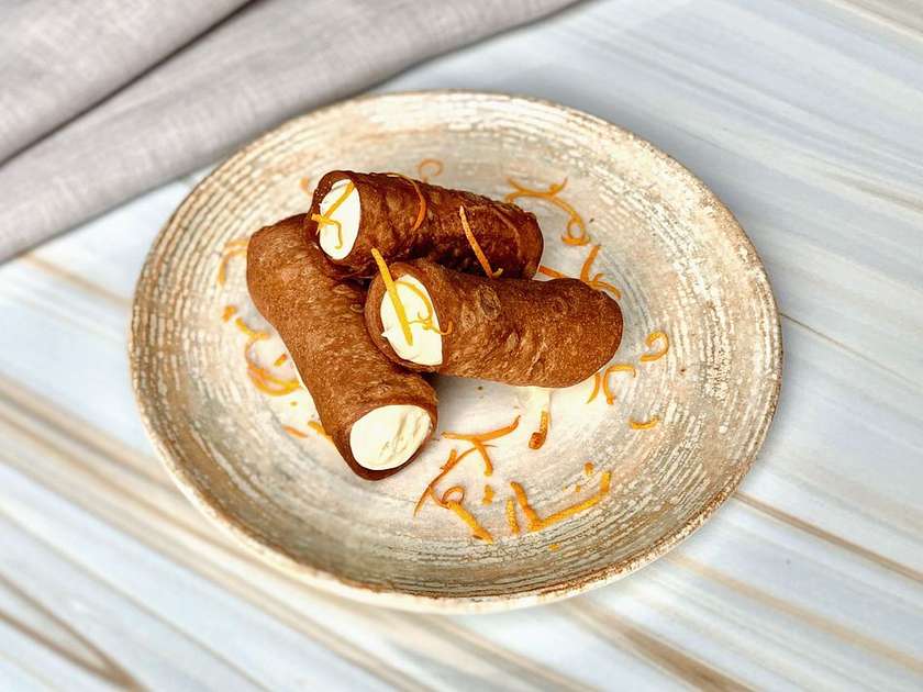 Cannoli with citrusy cream