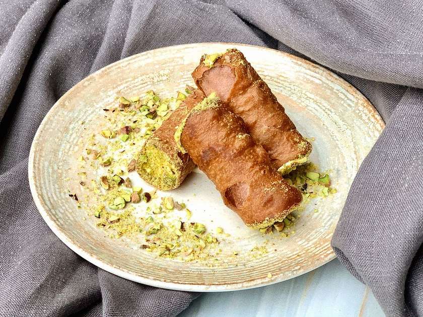 Cannoli with  pistachio cream