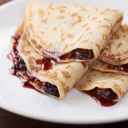 Clatite cu dulceata visine