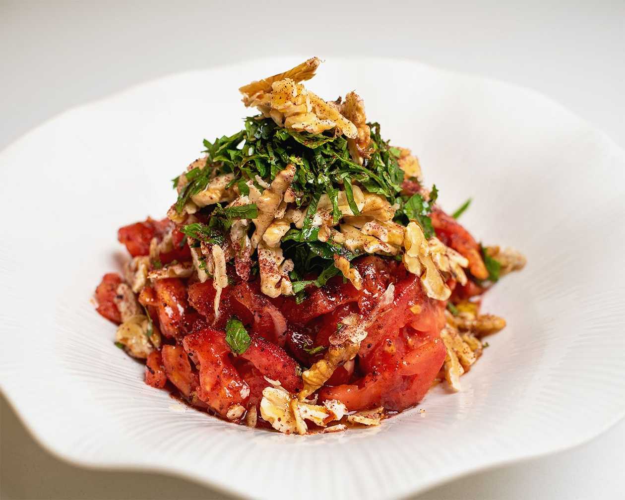 Tomatoes&walnut salad