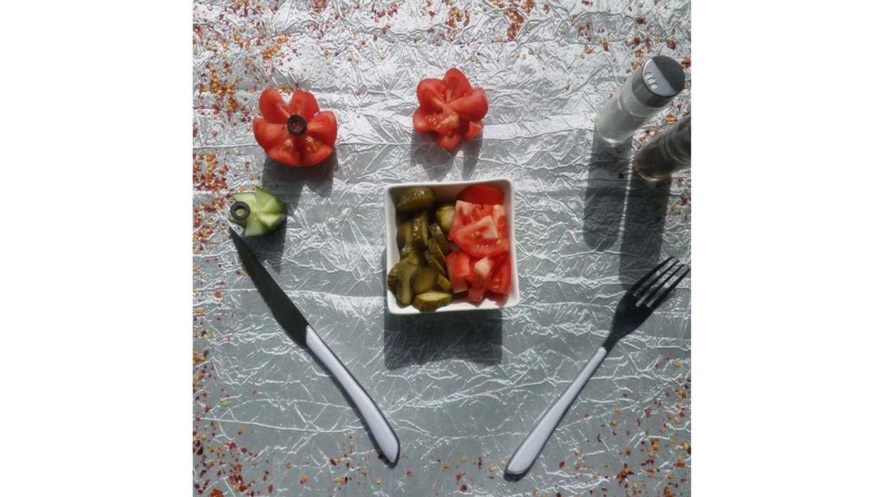 Salată de Roșii și Castraveți