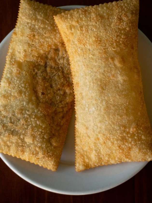 Pastel De Feira de Carne com Queijo Mussarela