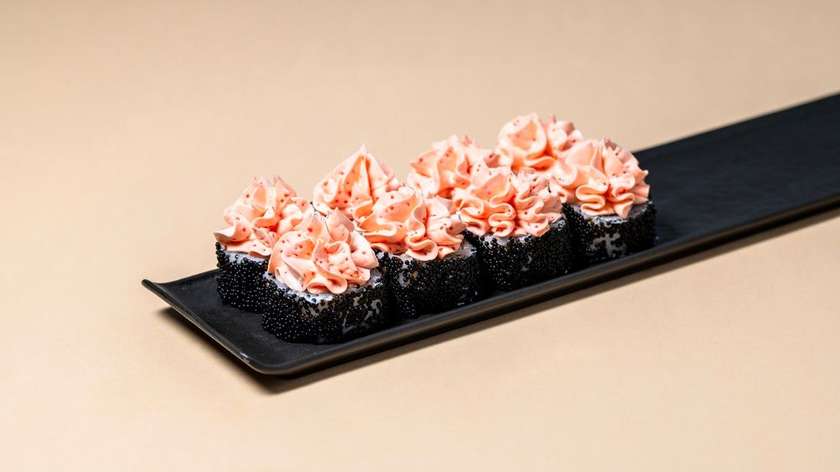 Lava roll with salmon