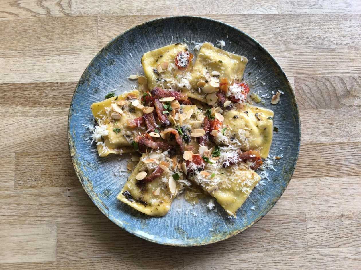 Ravioli nadziewane szparagami i ricottą