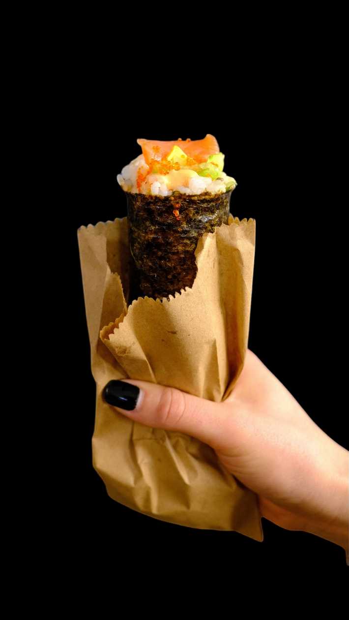 Salmon Hand Roll