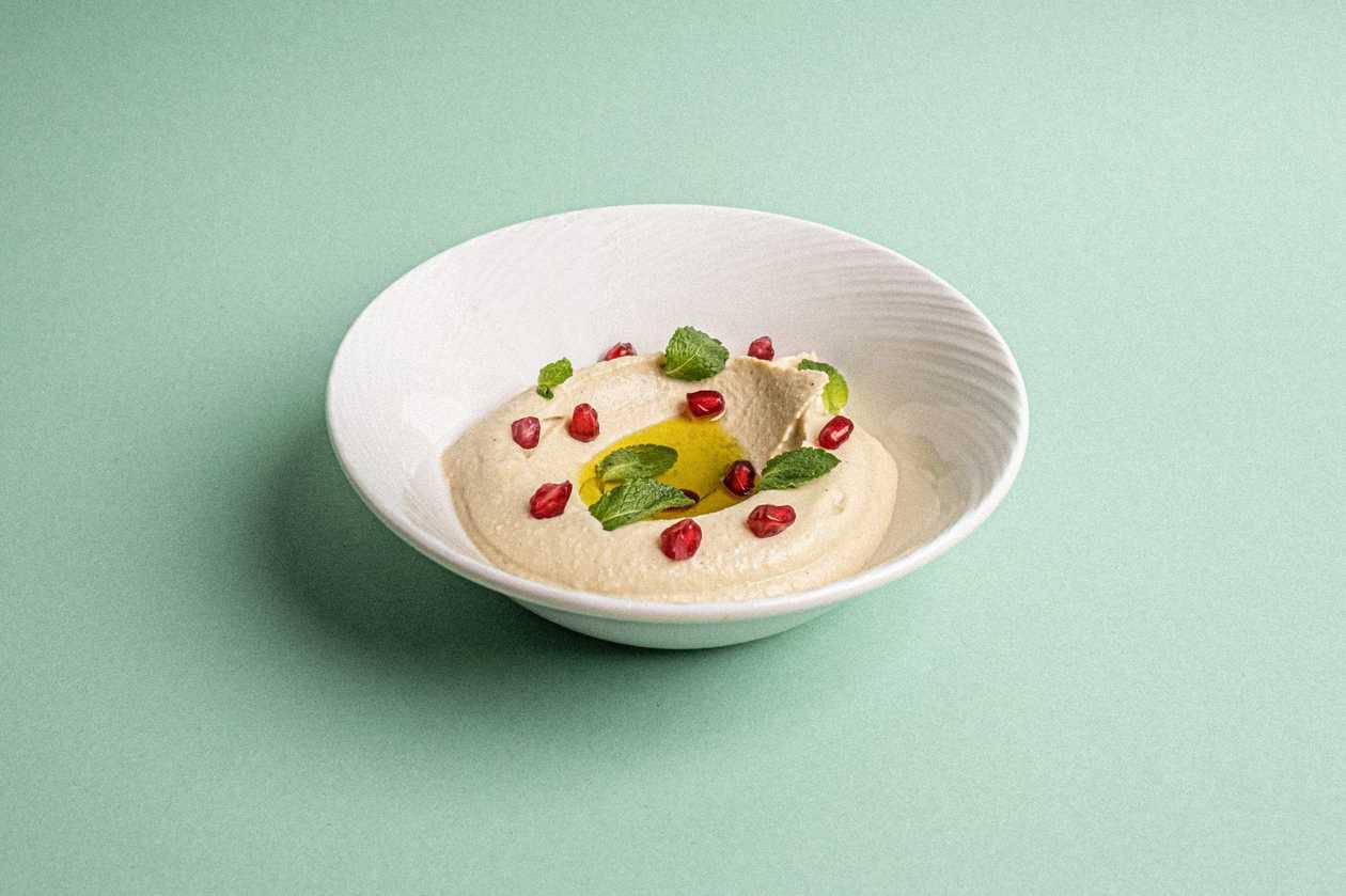 Hummus cu rodie și mentă