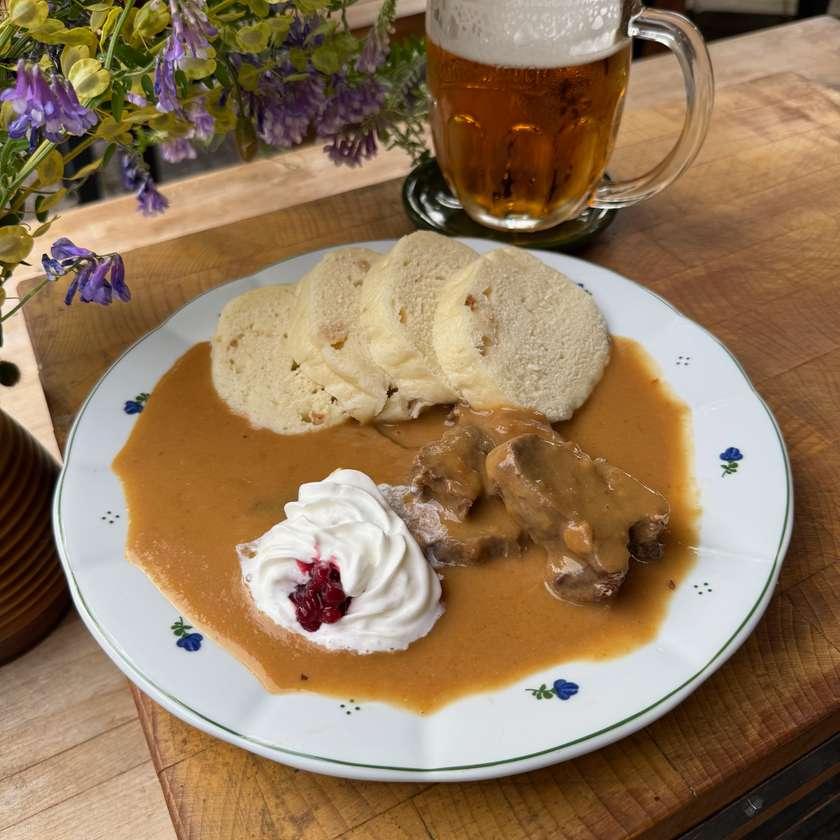 Roast beef, sirloin sauce, bread dumpling