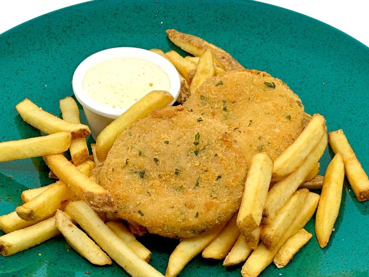 Smažený sedlčanský hermelín s hranolkami a tatarkou